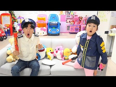 보람이와 코난의 상어가족 젤리 막대사탕 숨바꼭질 놀이 hide and seek with Baby Shark Stick Candy