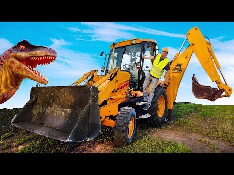 Tractor broke down, cheerful Leo caught a dinosaur and plays with him in the Park