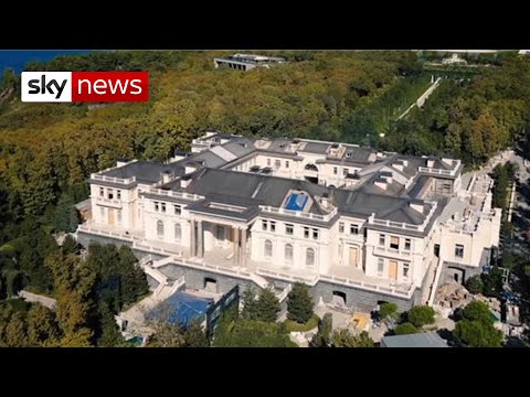 Estate dubbed 'Putin's Palace' under pressure following Navalny investigation