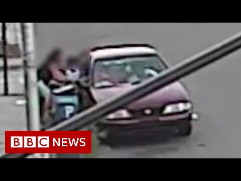 Moment mum saves her five-year-old son from kidnappers - BBC News