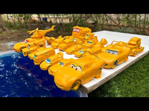 Clean up muddy minicars &amp; disney car convoys! Play in the garden