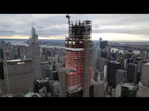 JP Morgan Chase Building: Construction structurally topped out