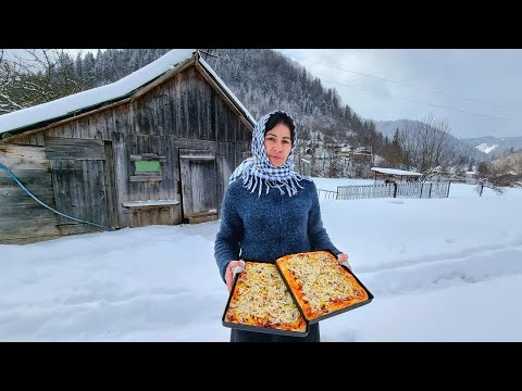 THE WOMAN LIVES ALONE IN THE MOUNTAINS! Cooking PIZZA