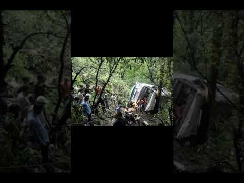 bus fell over pressy pit kill 1 and injure 30 others