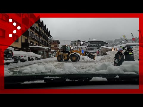 Madonna di Campiglio (TN), cumuli di neve a bordo strada: il camera car sabato mattina