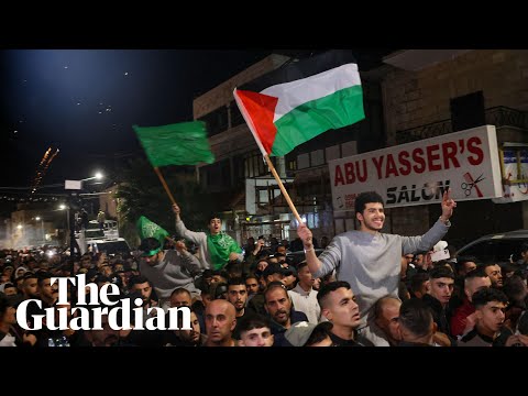 Celebrations in the West Bank as first batch of Palestinian prisoners released