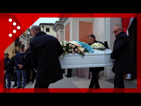 Funerali Vanessa Ballan, l'uscita del feretro dal Duomo di Castelfranco Veneto