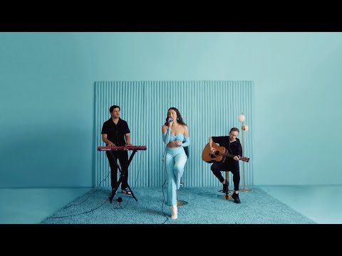 Na&iuml;ka - 1+1 (Acoustic Performance)