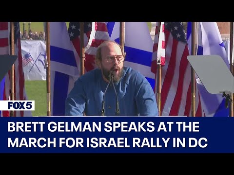 Brett Gelman speaks at the March for Israel rally in DC