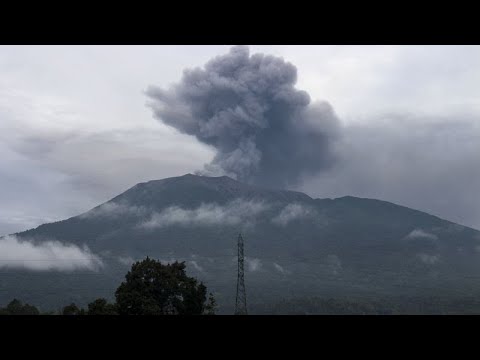 No Comment : au moins onze morts dans l'&eacute;ruption du volcan Marapi en Indon&eacute;sie