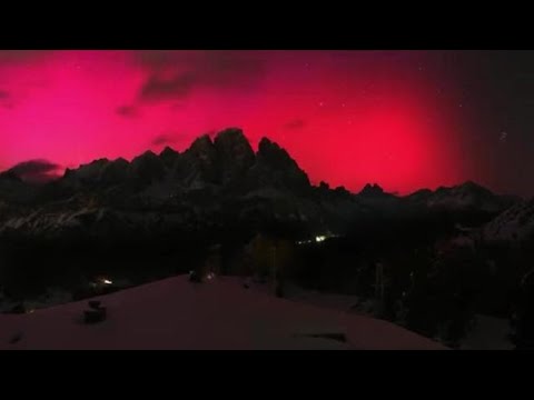 Una rarissima aurora boreale &amp;egrave; comparsa nei cieli delle Dolomiti