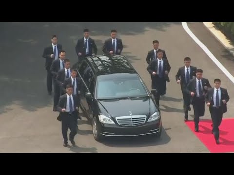 Kim Jong Un&rsquo;s Elite North Korean Bodyguard Squad Turns Heads at Summit