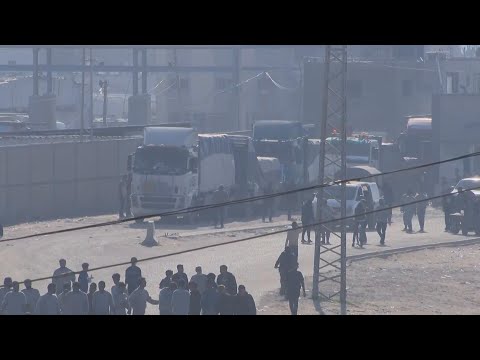 Humanitarian aid convoy crosses from Egypt into Gaza Strip at Rafah