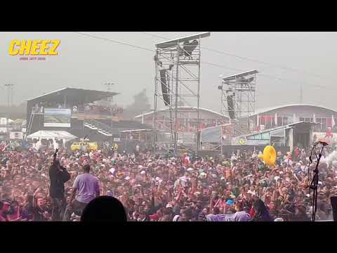 Crowd goes nuts to &amp;sbquo;Mo Bamba&amp;lsquo; despite pouring rain at Openair Frauenfeld (Sheck Wes in Switzerland)