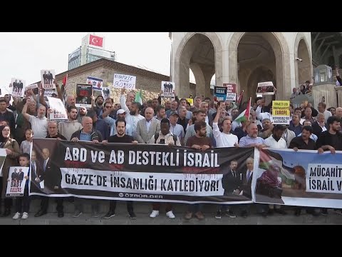 Pro Palestinian demonstrators gather in Istanbul's busiest square