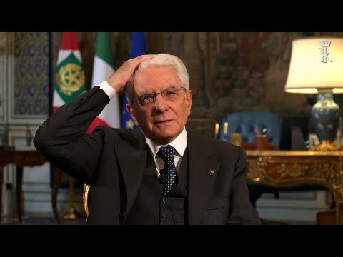 Il ciuffo fuori posto di Mattarella: &quot;Giovanni, non vado dal barbiere nemmeno io&quot;