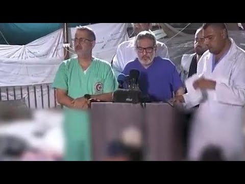 Strage all&amp;rsquo;ospedale di Gaza, la conferenza stampa dei medici tra i cadaveri