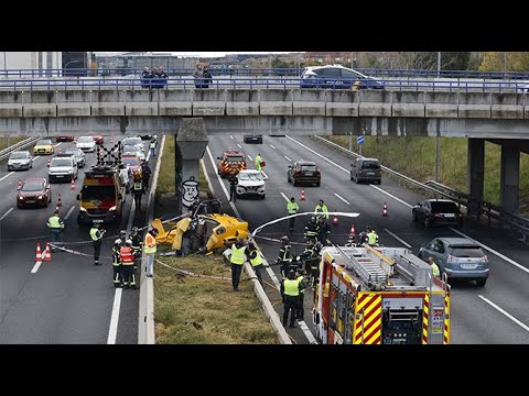 Un helic&oacute;ptero se estrella en la M-40 de Madrid y deja tres heridos