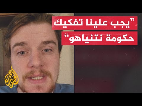 فنان أمريكي يقارن تجربة مرض طفله بأطفال غزة وينهار بكاءً