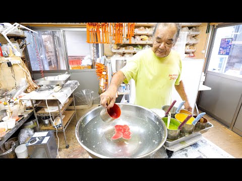 The process of making food samples. food samples produced by hand by a 71-year-old craftsman.