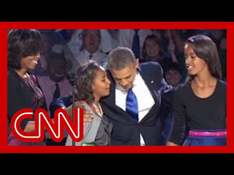 Sasha Obama reminds dad &quot;Behind you!&quot;