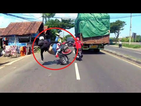 Amazing Dangerous Idiots Trucks Driving Skills - Fastest Fails Truck Driving Compilation 2023