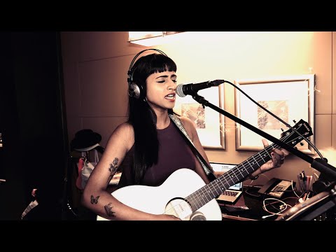 Ain&rsquo;t No Sunshine - Paloma B. acoustic cover