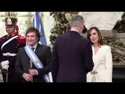 Saludo de S.M. el Rey al Presidente de la Rep&uacute;blica Argentina, Javier Gerardo Milei y foto familia.