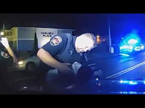 Officer Wipes Tears After Saving Baby Who Wasn&rsquo;t Breathing