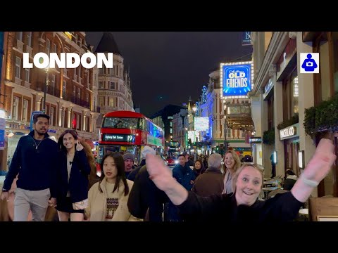 London Christmas Walk 🎄 Trafalgar Square, Leicester Square to SOHO | Central London Walking Tour HDR