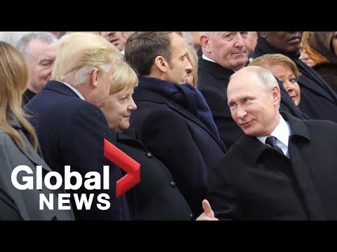 Russian president Vladimir Putin arrives last to Armistice ceremony