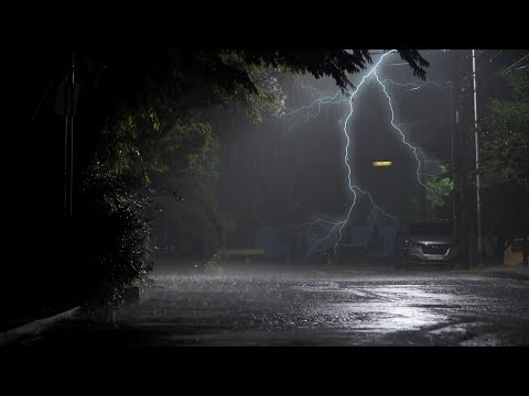 [4K] The sound of rain showers in the middle of the night, thunder and lightning, and Rain Sounds