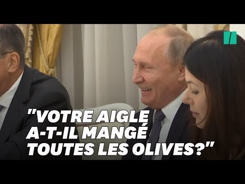 Vladimir Poutine raille l'embl&egrave;me des &Eacute;tats-Unis devant Bolton et &eacute;clate de rire