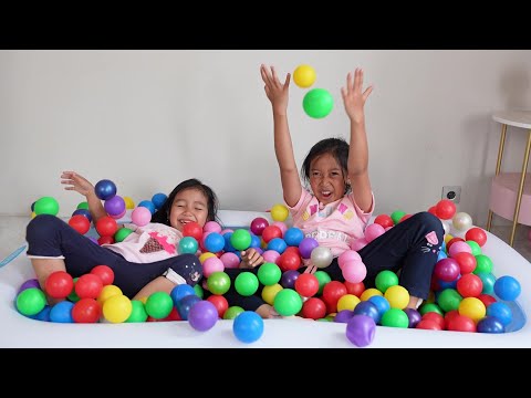 Keysha Learns Color Ball With Mom And Superheroes - The Ball Pit Show Colors Song