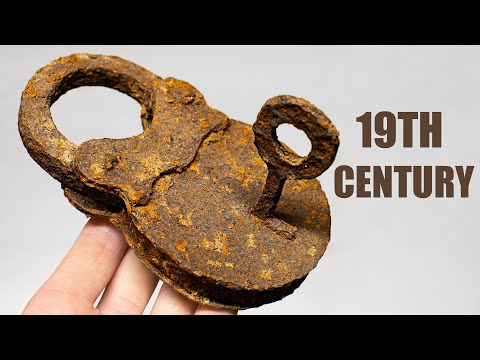 Very Rusty Lock Restoration. Padlock of the 19th century