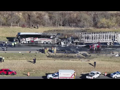 Latest on deadly Ohio bus crash