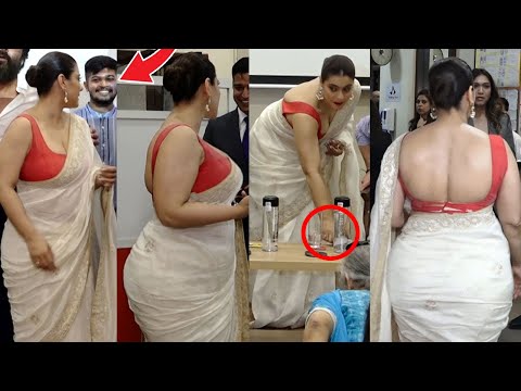 Uff SOO BOOM BOOM Yaar 💦😲 Kajol Flaunts Her Huge Cleavage In Hot Blouse With White Saree || BM