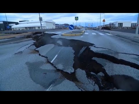 Islanda, l&rsquo;attivit&agrave; sismica del vulcano distrugge  il villaggio di Grindavik