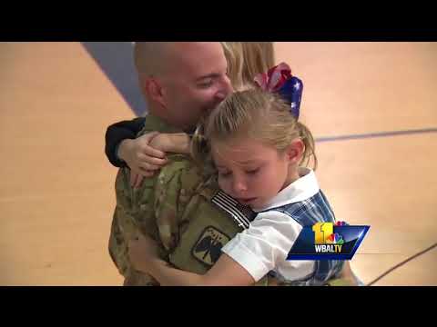 Video: Guardsman comes home early to surprise daughter