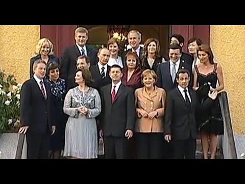 Heads of states arrive for dinner