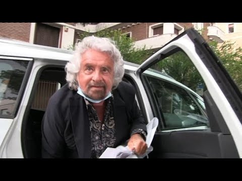 Roma, Beppe Grillo arriva all&rsquo;ambasciata cinese senza Giuseppe Conte