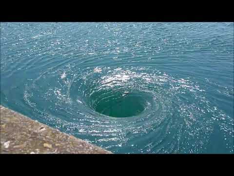 Real large vortex / whirlpool at Saint-Malo (Barrage de la Rance)